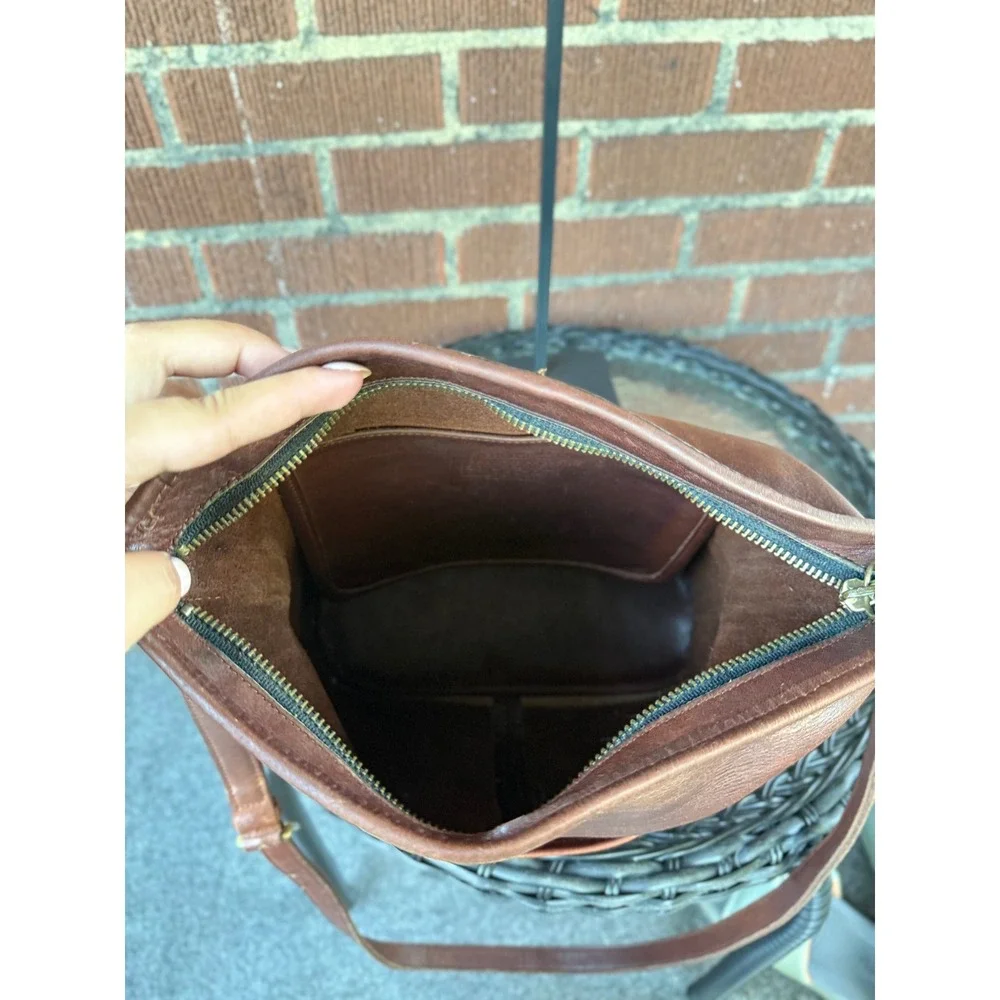 Vintage 1970-1980s Coach Brown Bucket Bag Medium Zip Top